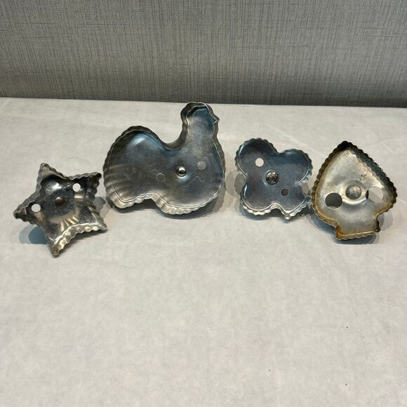 Vtg SET Aluminum Cookie Cutters Chicken Star Clover Club Spade Wood Handle Metal - Picture 4 of 4